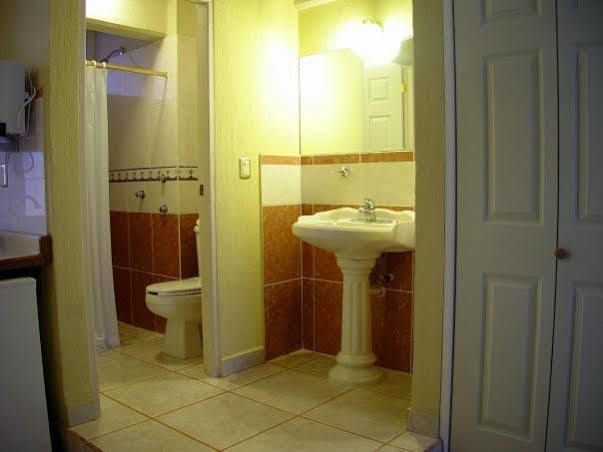 Capital O Hotel Suites Andrade León Esterno foto